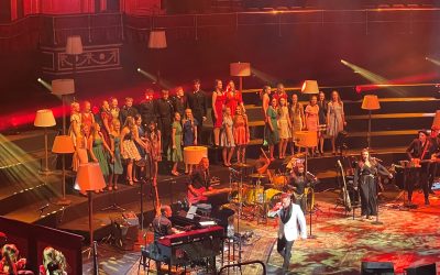 Polly and Jesscia perform with Alfie Boe in the Royal Albert Hall